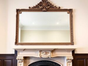 Read more about the article 20 Brilliant Ways to Decorate Your Living Room with Mirrors