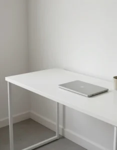 Read more about the article 23 Clutter-Free Home Office Desk Ideas